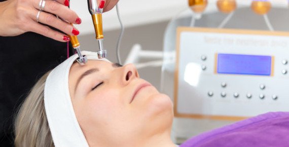 Profesionální liftingové ošetření obličeje a dekoltu v Body Factory Olomouc