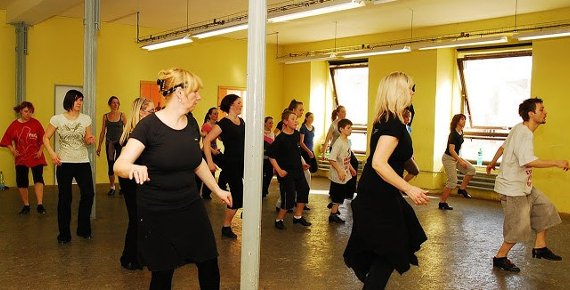 Hodina tance v tanečním studiu No Feet v Brně