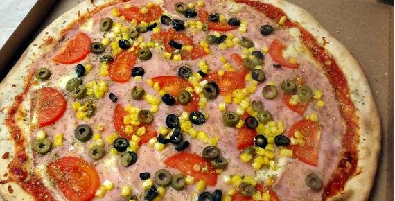 Velká a malá pizza dle vašeho výběru s rozvozem po Olomouci, Horce a Křelově