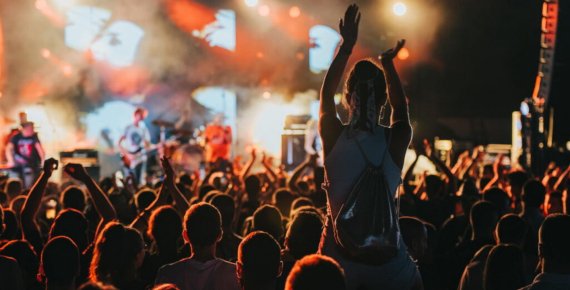 Lístek na hudební festival Dolnolhotský buben 31.8.2024 v Dolní Lhotě u Ostravy. Vystoupí Jana Kirschner, Buty, Tomáš Kočko a další...