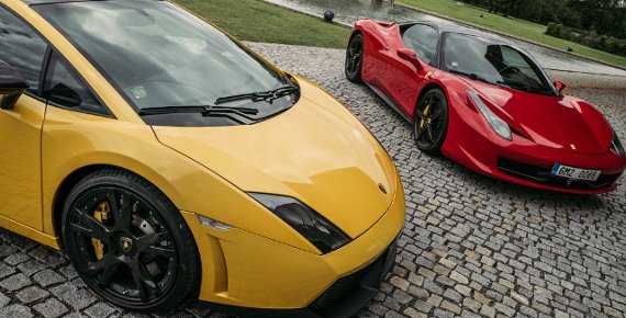 Adrenalinová jízda ve Ferrari nebo Lamborghini + záznam z jízdy