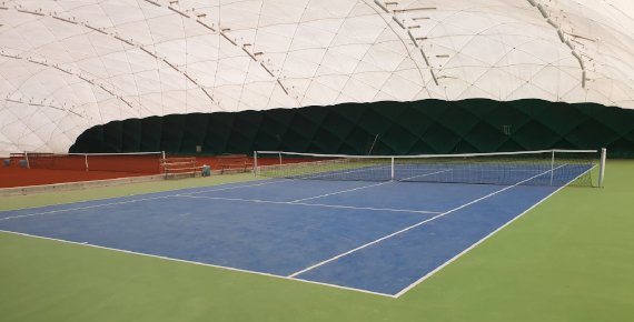 Hodina tenisu v hale nedaleko centra Olomouce