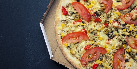 Velká a malá pizza dle vašeho výběru s rozvozem po Olomouci, Horce a Křelově