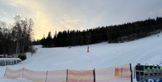 Lyžovačka ve Ski Aréně Karlov - celodenní skipas pro 1 osobu