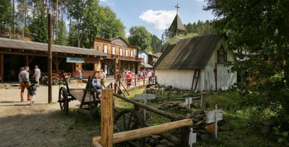 Noc v kempu největšího přírodního zábavního areálu Šiklův mlýn