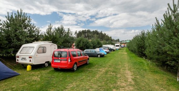 Noc v kempu největšího přírodního zábavního areálu Šiklův mlýn