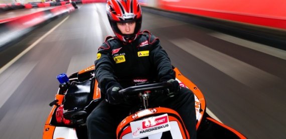Jízda na motokáře na dvoupatrové trati v Brně
