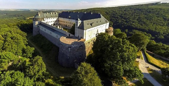 Vstupenka pro dospělou osobu na hrad Červený Kameň na Slovensku