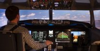 Zažijte let jako v opravdové pilotní kabině Boeingu 737MAX