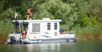 Týdenní plavba až pro 4 osoby na hausbótu na řece Pád